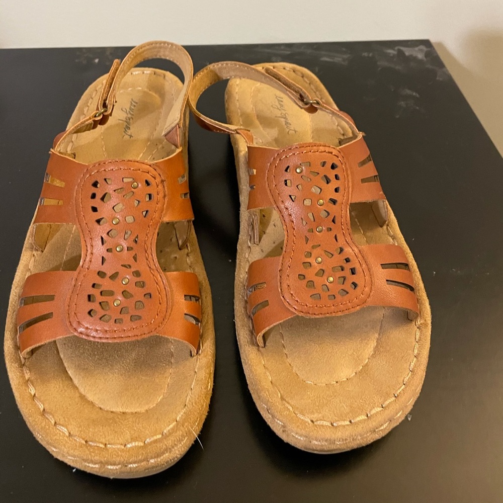 Easy spirit sandal 9 1/2 M